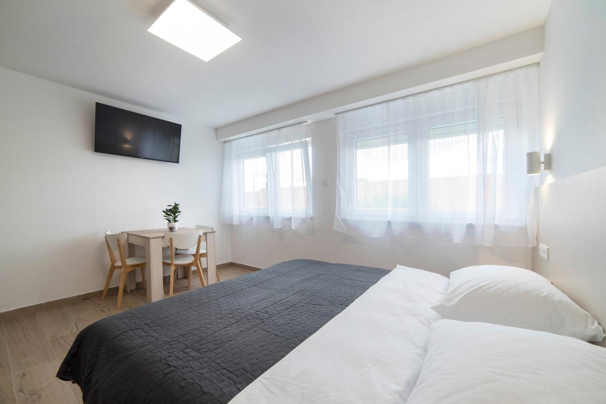 Apartments Pamer, 4Th Floor, No Elevator Zagreb Ngoại thất bức ảnh