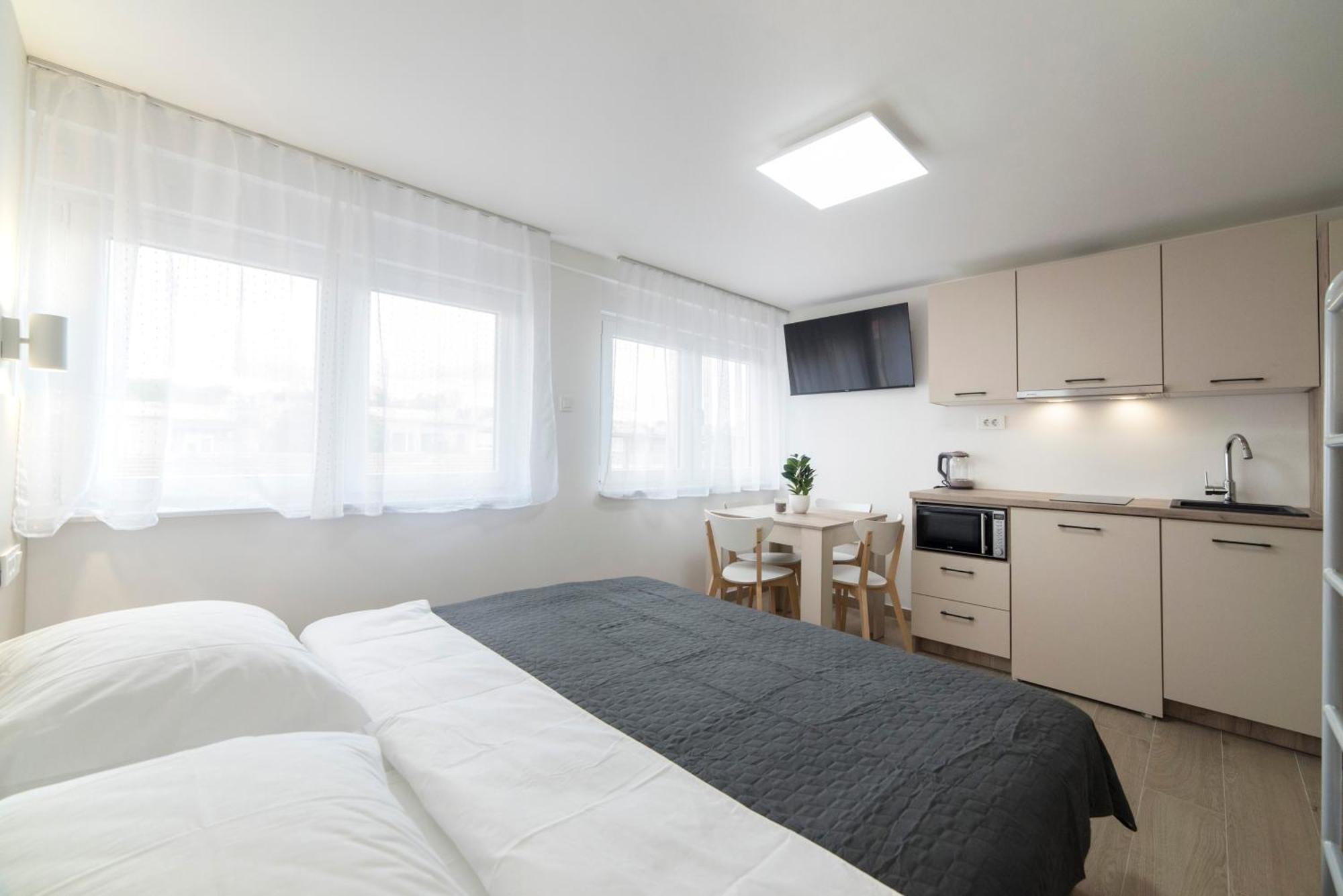 Apartments Pamer, 4Th Floor, No Elevator Zagreb Ngoại thất bức ảnh