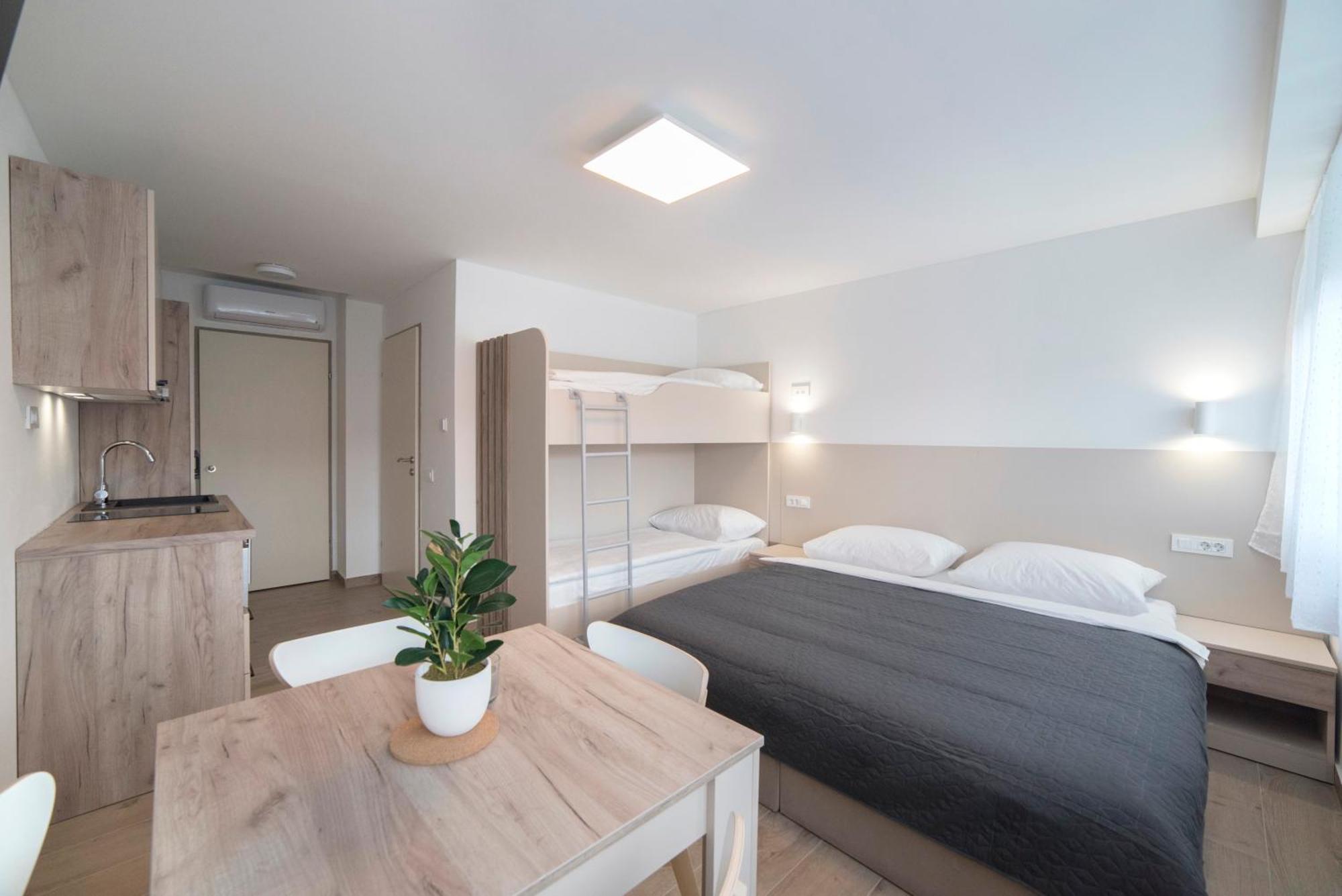 Apartments Pamer, 4Th Floor, No Elevator Zagreb Ngoại thất bức ảnh