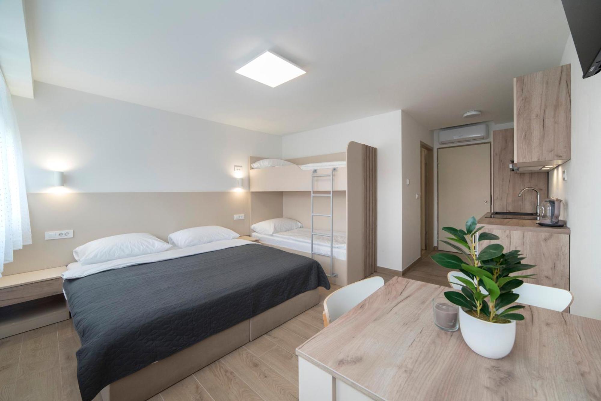Apartments Pamer, 4Th Floor, No Elevator Zagreb Ngoại thất bức ảnh