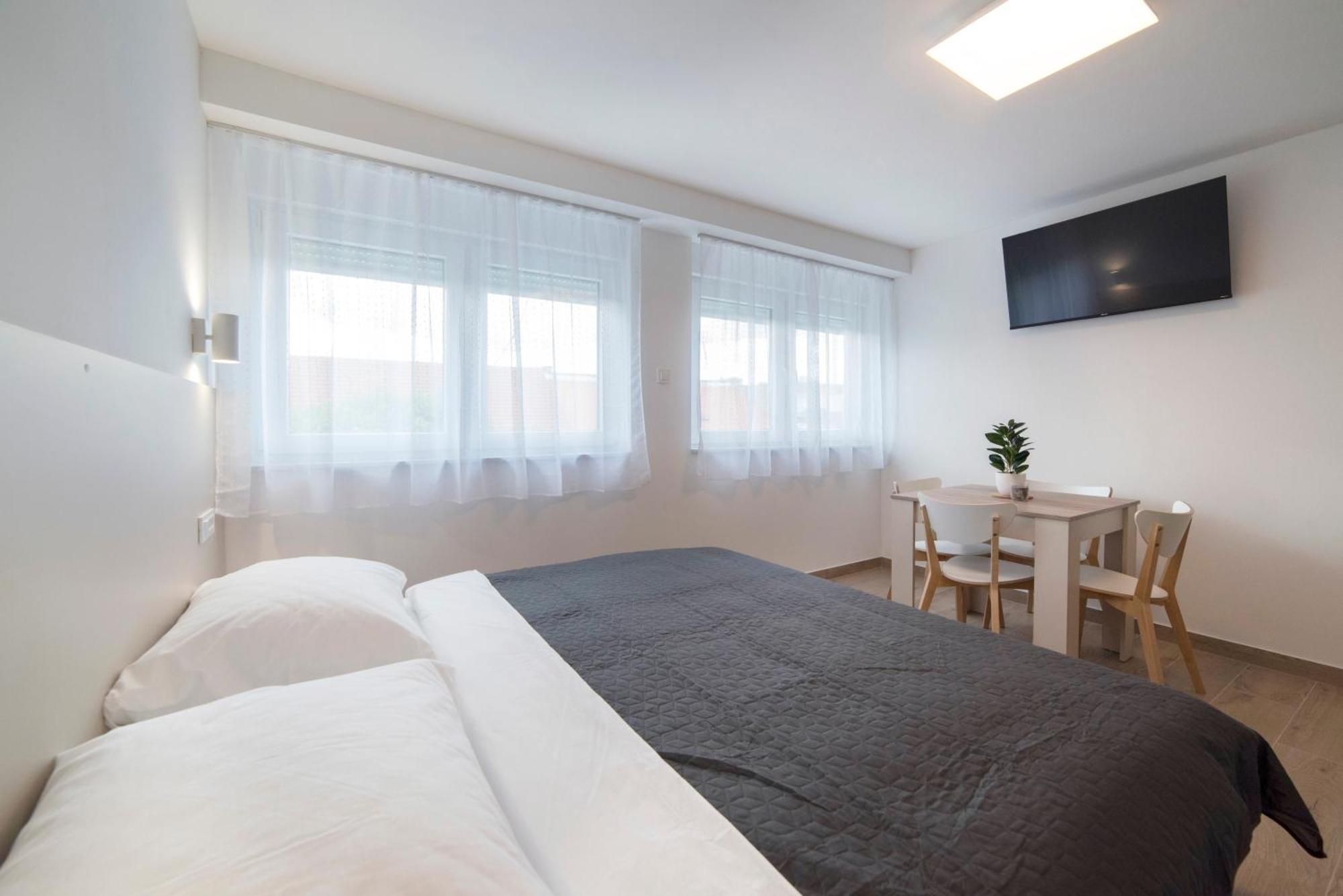 Apartments Pamer, 4Th Floor, No Elevator Zagreb Ngoại thất bức ảnh