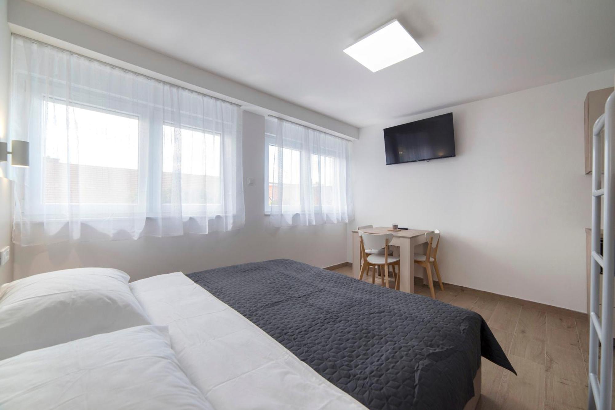 Apartments Pamer, 4Th Floor, No Elevator Zagreb Ngoại thất bức ảnh